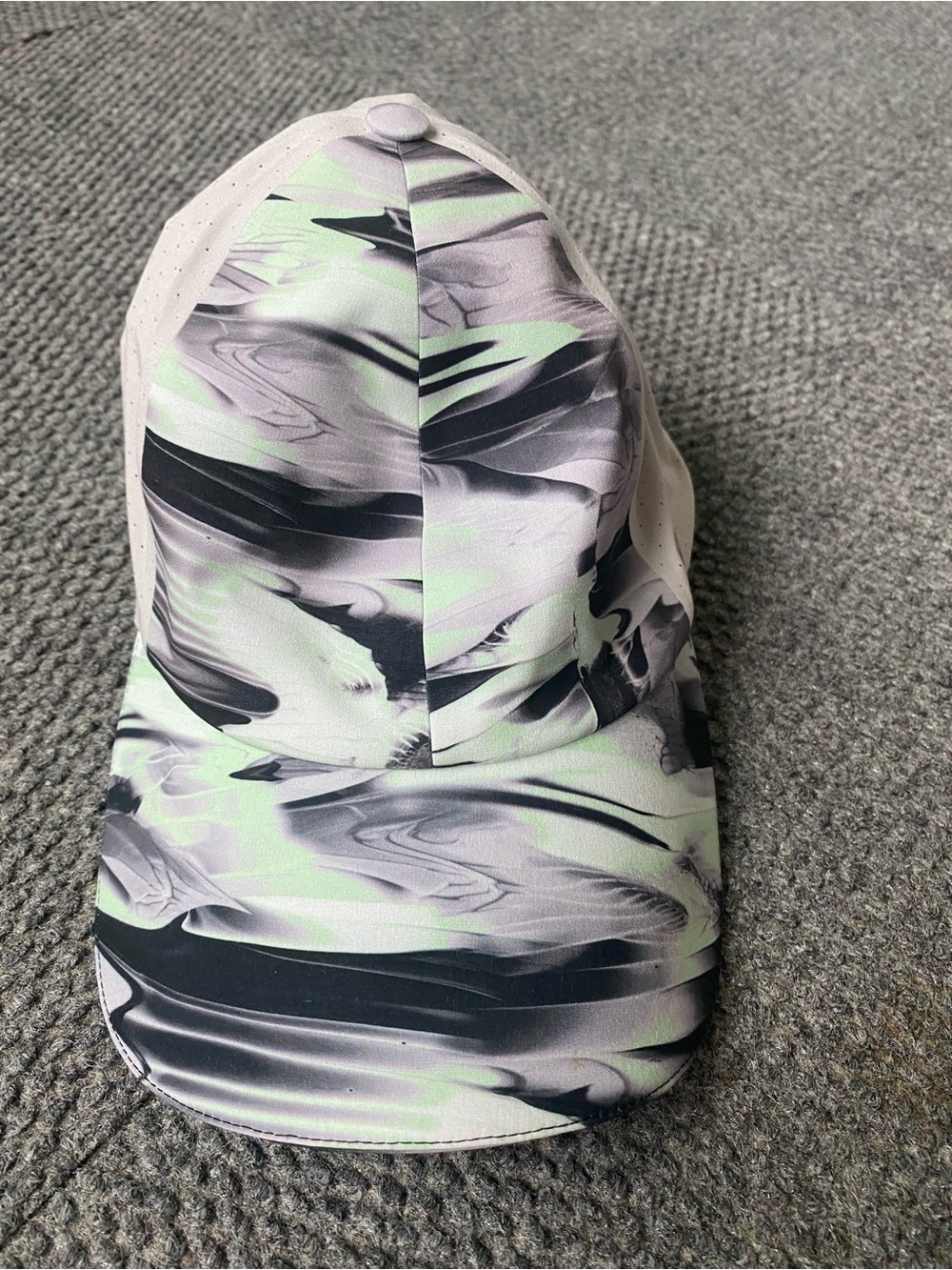 lululemon athletica Light Gray Cap with Mint and Black Swirl Visor